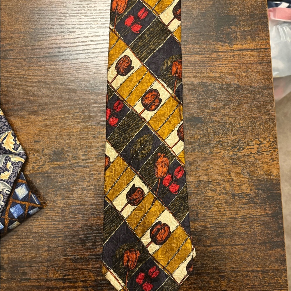Ermenegildo Zegna Black and Gold Tie with Geometric Pattern